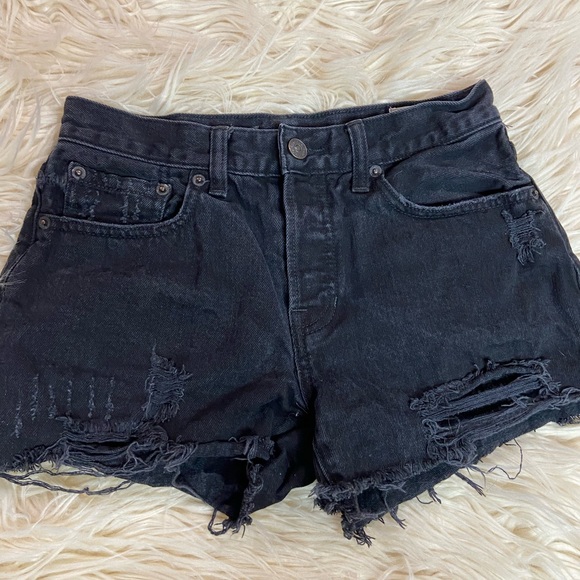 Free People Sofia Short in Black distressed - Picture 2 of 6